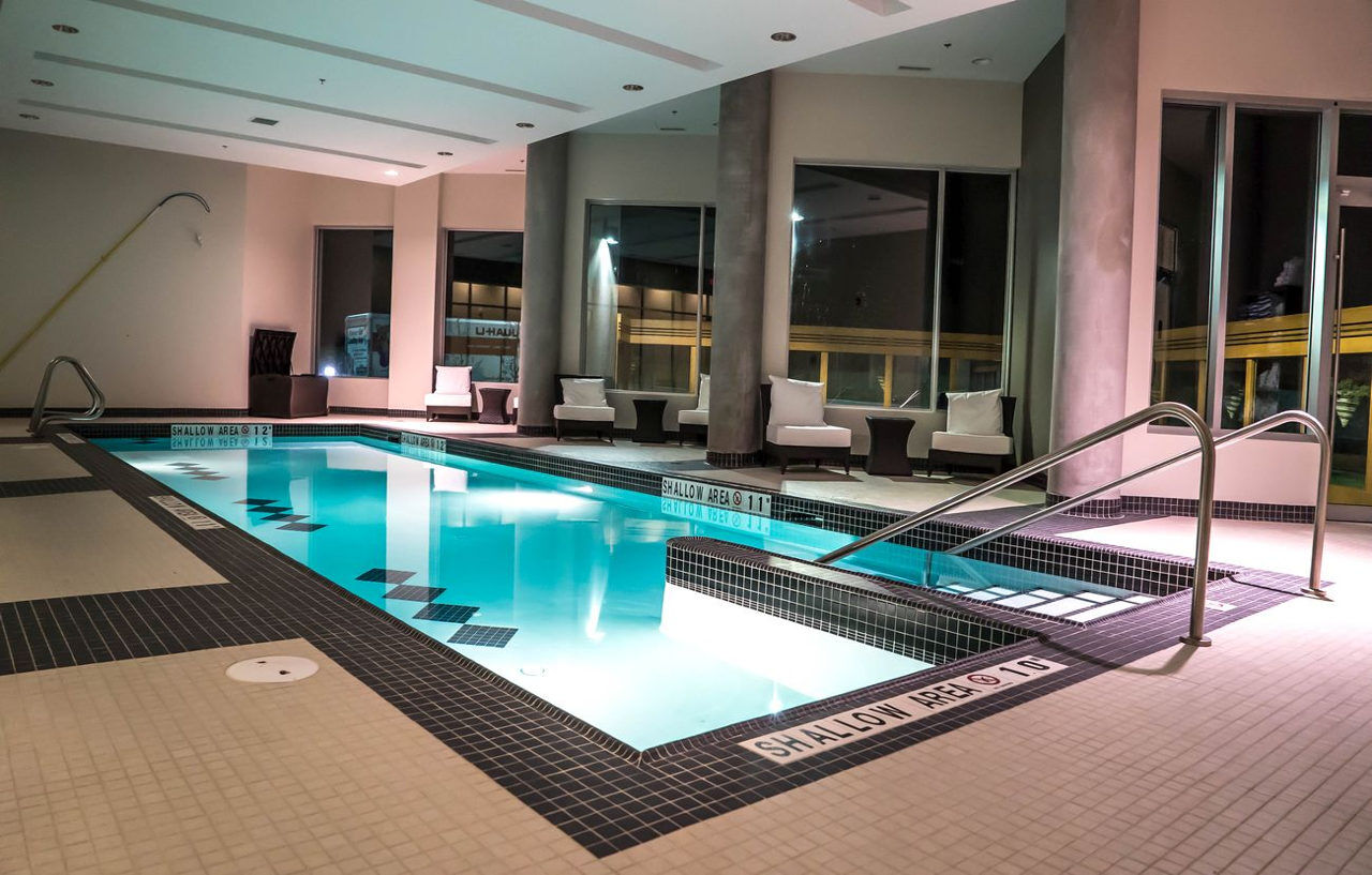 Grey Eagle Resort YYC Exterior foto